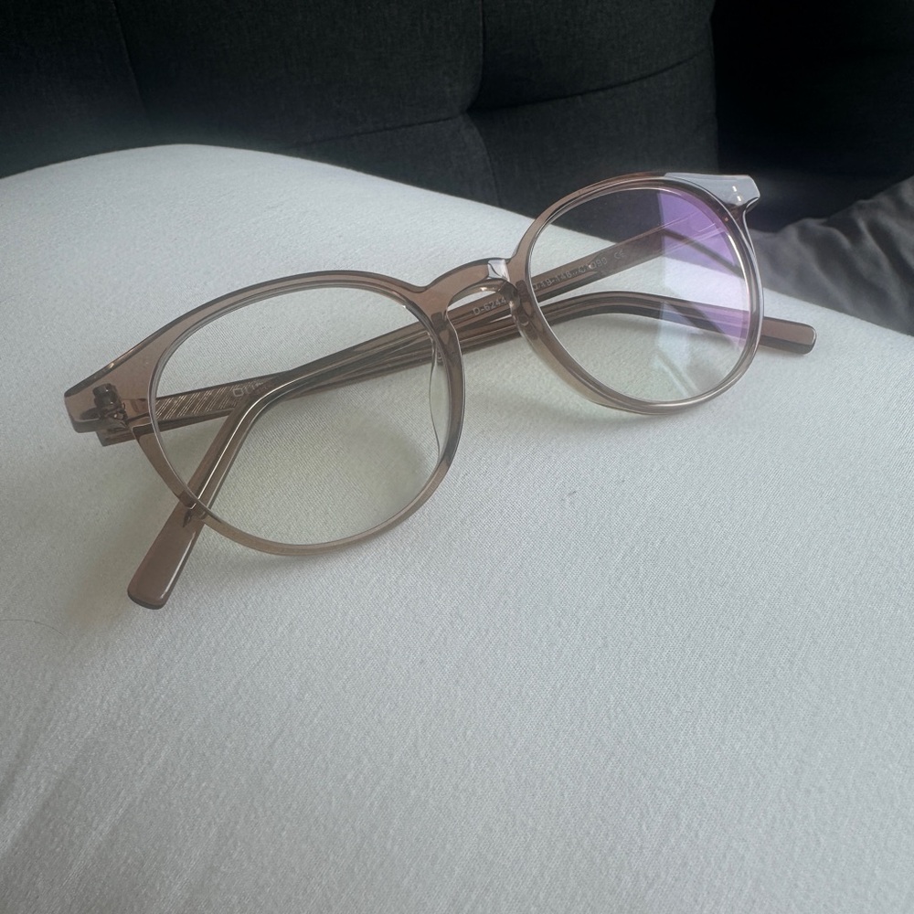 Glasses Shop dusty pink Blue light glasses.
